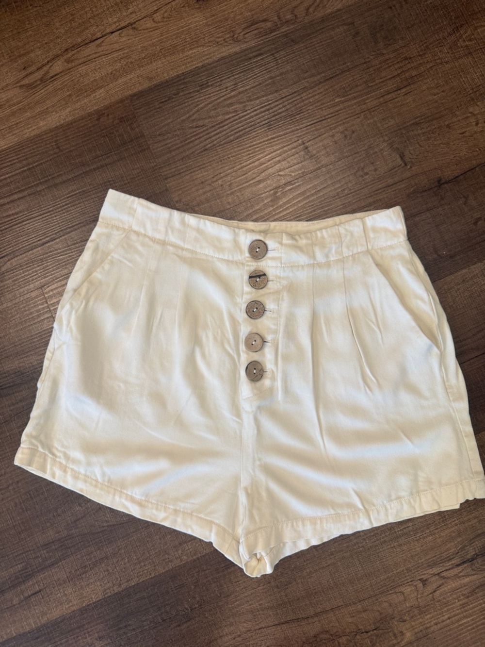 BB Dakota by Steve Madden Cream High-Waist Button-Front Shorts